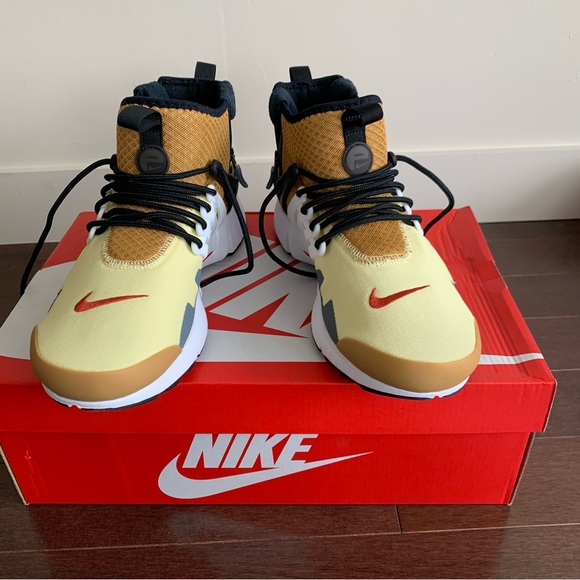 COPY - Brand new Nike Air Presto. Very Plush. Men’s Size 9. Gold and Yellow. - Picture 5 of 6